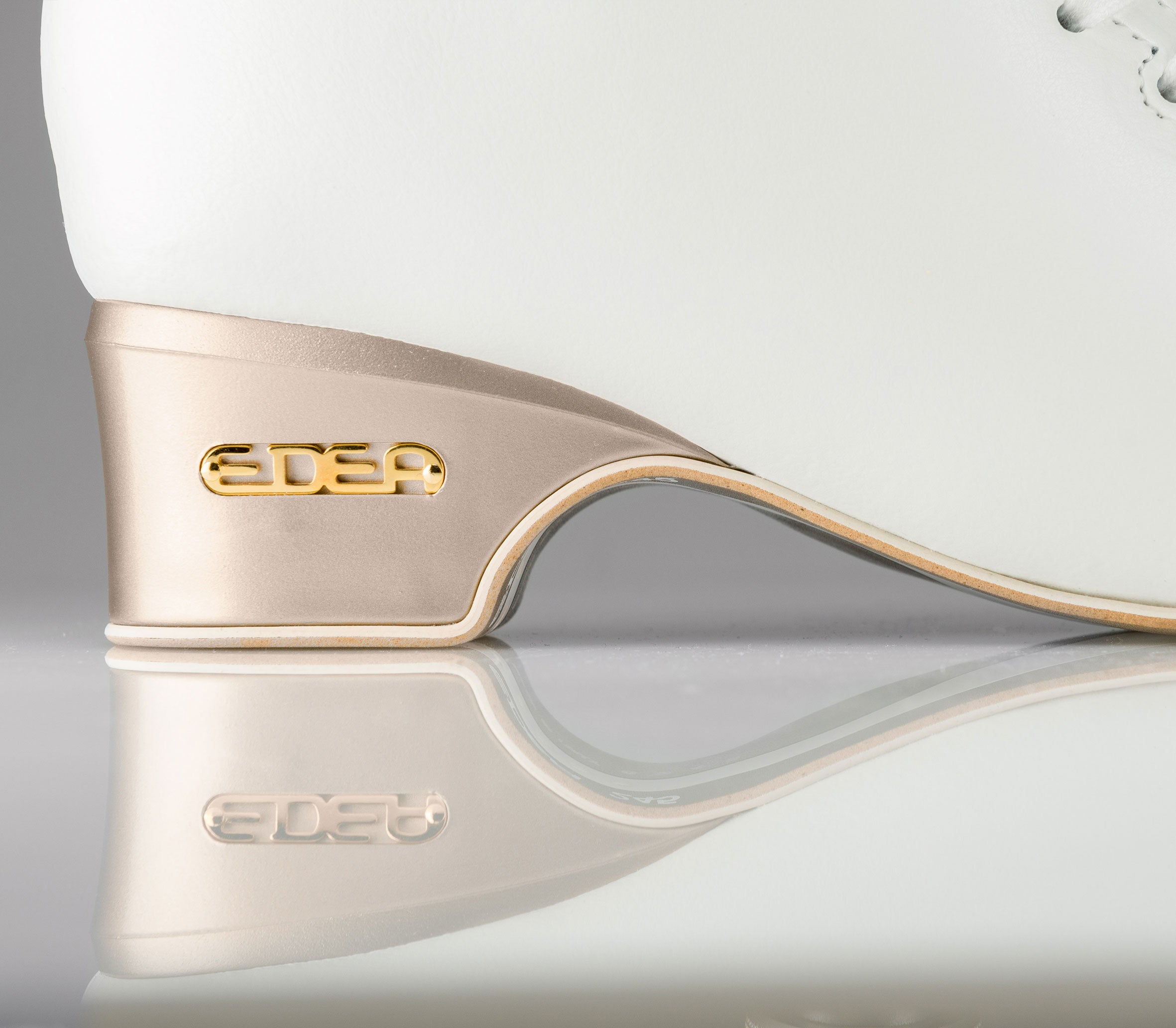 Close-up of Edea Concerto heel in champagne gold with embossed logo, showcasing premium Italian craftsmanship and stylish design.